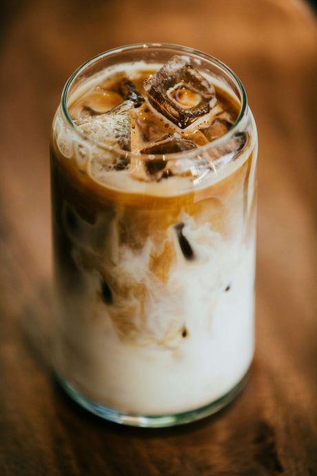 Rezept für den perfekten Eiskaffee mit wiederverwendbaren Kaffeekapseln